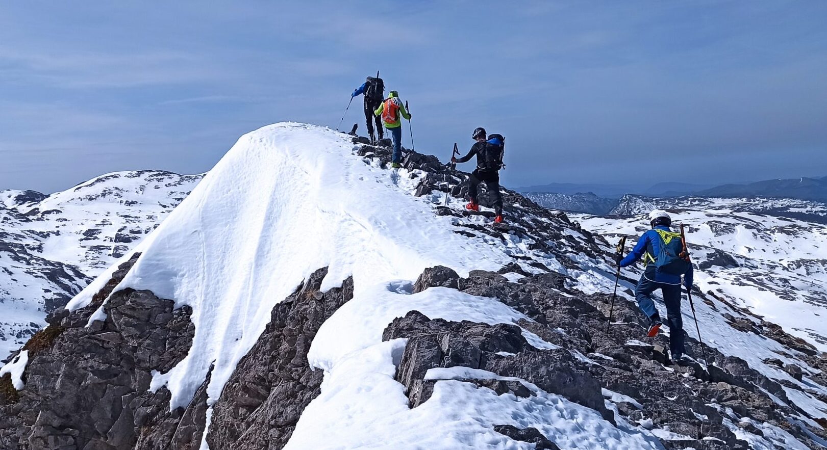 ASCENSION CON ESQUI DE MONTAÑA AL PERDIGUERO (PIRINEO ARAGONÉS)