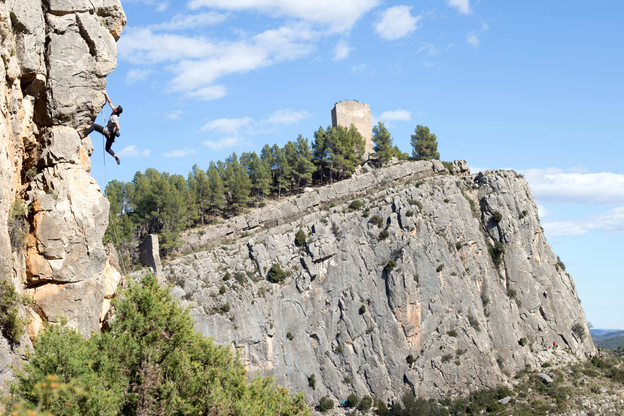 Escalada en deportiva y senderismo en Jérica