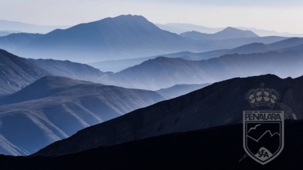 Paisaje de las montañas del Atlas Marroquí desde sus cimas al amanecer.